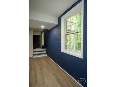 Adorable and fully remodeled ranch on a basement in the highly - photo 41