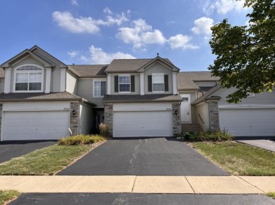 Lake Townhome/Townhouse For Sale in Aurora, Illinois