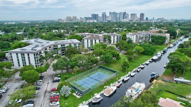 WELCOME to your BOATERS PARADISE! Beautiful South exposure - photo 1