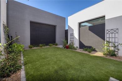 Designed by Swaback, an apprentice of Frank Lloyd Wright, this - photo 58