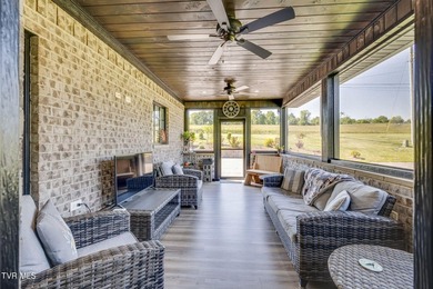 Luxury Living with Exceptional Craftsmanship. Welcome to this - photo 12