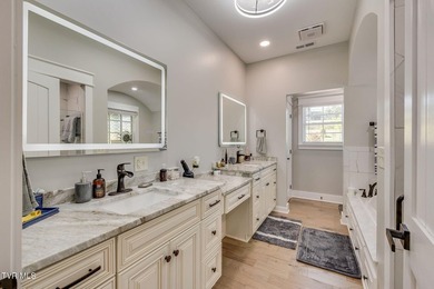 Luxury Living with Exceptional Craftsmanship. Welcome to this - photo 17
