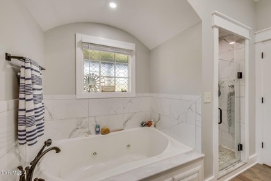 Luxury Living with Exceptional Craftsmanship. Welcome to this - photo 18