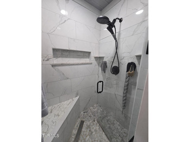 Luxury Living with Exceptional Craftsmanship. Welcome to this - photo 19