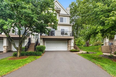 Wonderful end unit in a neighborhood adjacent to Eagle Valley - photo 3