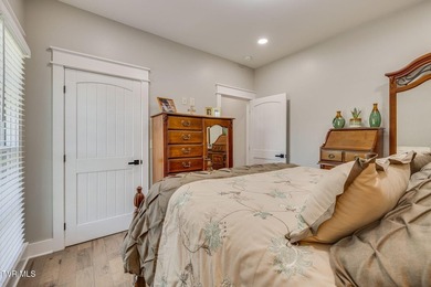 Luxury Living with Exceptional Craftsmanship. Welcome to this - photo 25