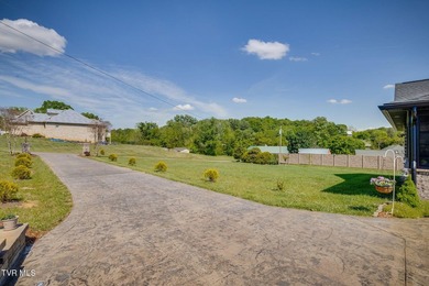 Luxury Living with Exceptional Craftsmanship. Welcome to this - photo 29