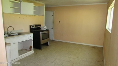 3 bdrm 3/4 bath, older home could use some TLC. Near Memorial - photo 3