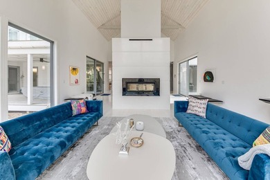 This beautifully crafted, extraordinary private and quiet Modern - photo 7