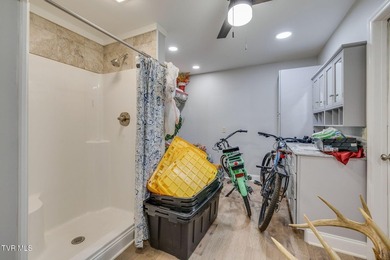 Luxury Living with Exceptional Craftsmanship. Welcome to this - photo 37