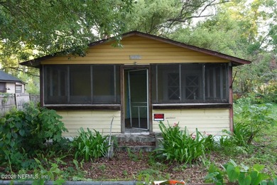 Investor Opportunity! Situated on a large lot at the end of a - photo 1