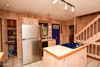 Nice 3 bedroom contemporary home set on over nine acres with - photo 9