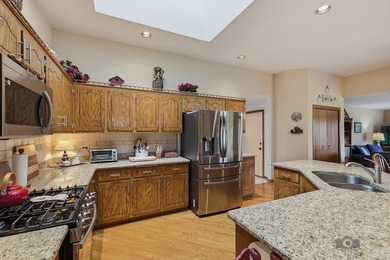 An absolute Gem! Situated on a beautiful lot this all brick - photo 12