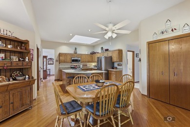 An absolute Gem! Situated on a beautiful lot this all brick - photo 13