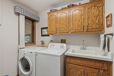 An absolute Gem! Situated on a beautiful lot this all brick - photo 17