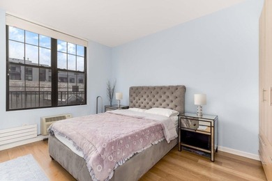 This truly one-of-a-kind corner one-bedroom is a rare find in - photo 4