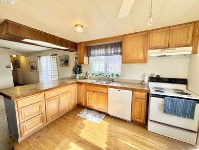 In a small, attractive 55+ park NEAR BEACHES and the harbor - photo 4