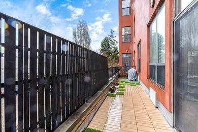 This truly one-of-a-kind corner one-bedroom is a rare find in - photo 6