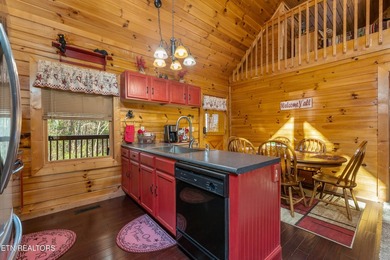 This charming 3-bedroom, 3-bathroom log cabin offers 1,310 sq ft - photo 12