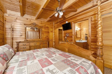 This charming 3-bedroom, 3-bathroom log cabin offers 1,310 sq ft - photo 15