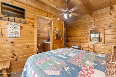 This charming 3-bedroom, 3-bathroom log cabin offers 1,310 sq ft - photo 21