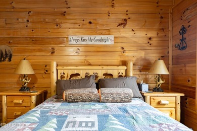 This charming 3-bedroom, 3-bathroom log cabin offers 1,310 sq ft - photo 23