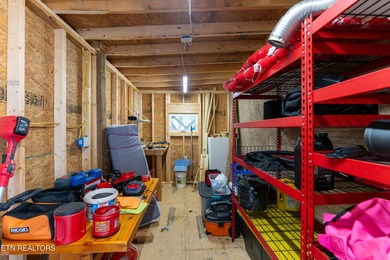 This charming 3-bedroom, 3-bathroom log cabin offers 1,310 sq ft - photo 31