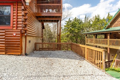 This charming 3-bedroom, 3-bathroom log cabin offers 1,310 sq ft - photo 32