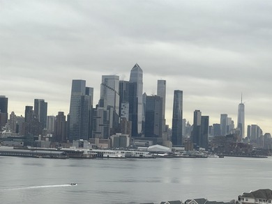 BRIGHT AND SUNNY,TASTEFULLY RE-IMAGINED OPEN-PLAN ONE BEDRM/1.5