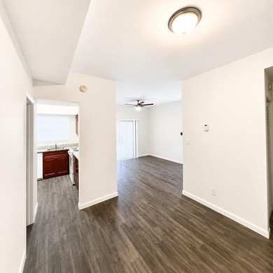 Investor friendly first floor unit! Currently vacant and ready - photo 2