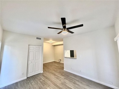 Investor friendly first floor unit! Currently vacant and ready - photo 4