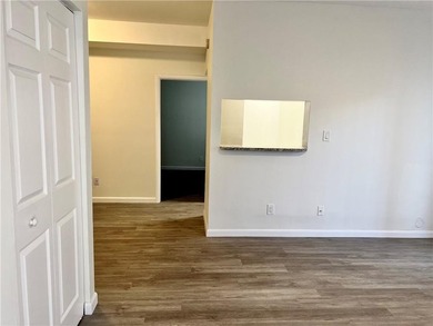 Investor friendly first floor unit! Currently vacant and ready - photo 5