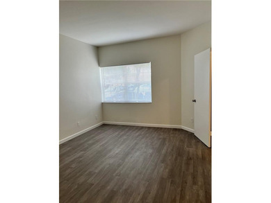 Investor friendly first floor unit! Currently vacant and ready - photo 8