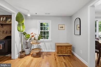 Come see this exquisite cottage-style home offers a perfect - photo 3