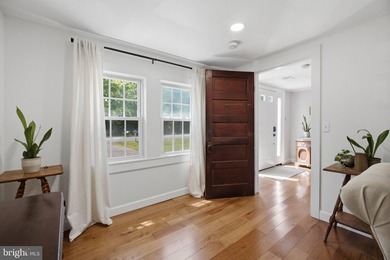 Come see this exquisite cottage-style home offers a perfect - photo 7