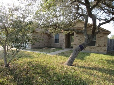 Investors, solid brick home great for long term investment. 3 - photo 2