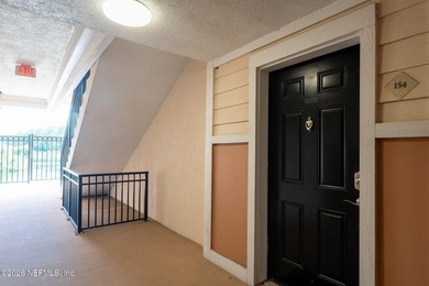 Beautiful corner end unit in desirable Esplanade at Town Center - photo 5