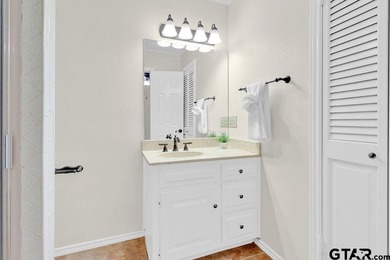 Looking for a well maintained and updated home in Hideaway? You - photo 16