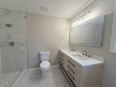 All Brick spacious home totally renovated. New kitchen with - photo 16