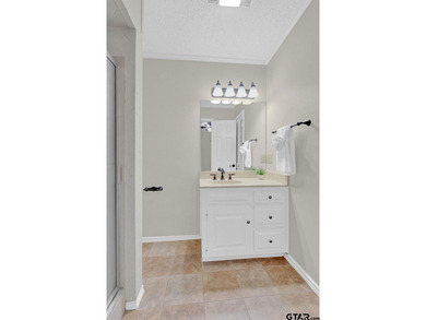 Looking for a well maintained and updated home in Hideaway? You - photo 17