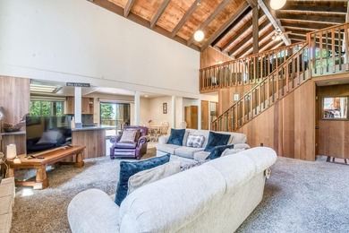 Welcome to this great family cabin with an attached 2 car garage - photo 5