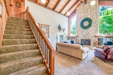 Welcome to this great family cabin with an attached 2 car garage - photo 7
