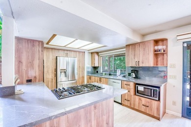 Welcome to this great family cabin with an attached 2 car garage - photo 8