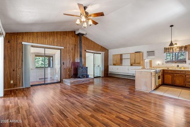 Escape to the cool pines and enjoy the perfect mountain retreat - photo 4