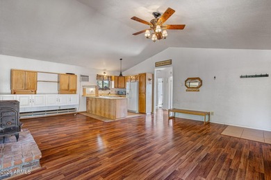 Escape to the cool pines and enjoy the perfect mountain retreat - photo 5