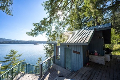 Tucked into the heart of iconic Bayview on the shores of - photo 18