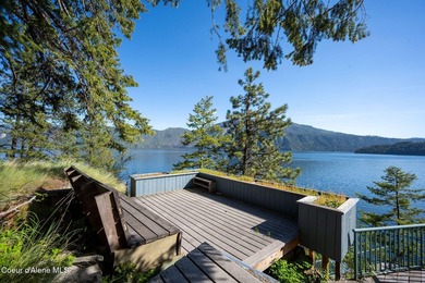 Tucked into the heart of iconic Bayview on the shores of - photo 40