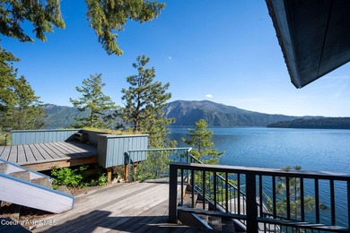 Tucked into the heart of iconic Bayview on the shores of - photo 41