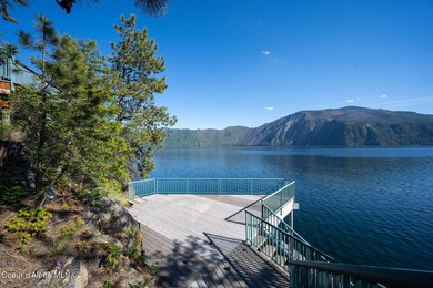 Tucked into the heart of iconic Bayview on the shores of - photo 44