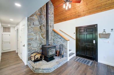 Exceptional mountain living in Ockenden Ranch! This beautifully - photo 8